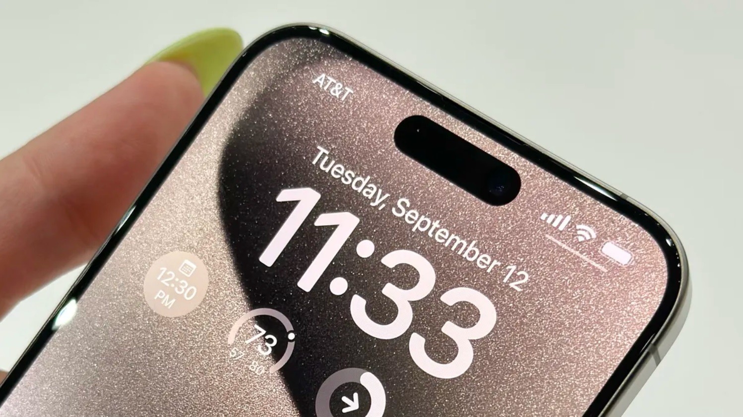 Bộ đôi iPhone 15 Pro có viền màn hình cực mỏng.